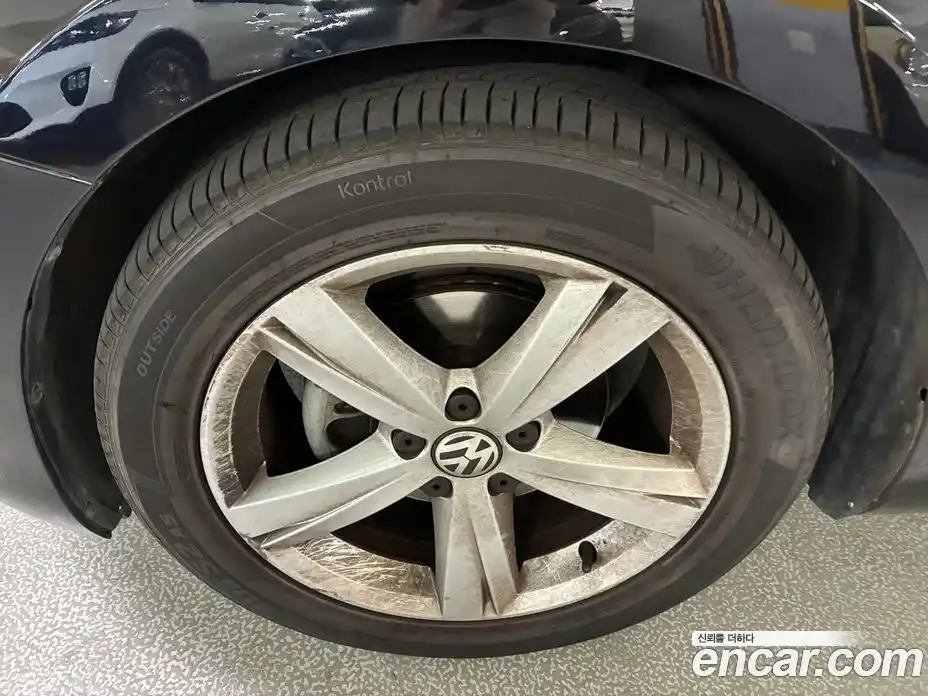 Volkswagen Beatle 2014 2.0 Автомат в Москве № 169184, фото 13