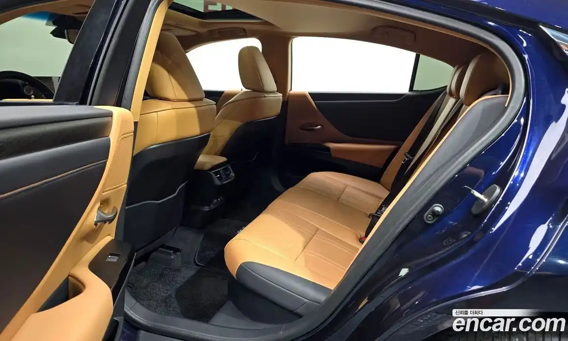 Lexus ES 2023 2.5 Автомат в Москве № 198716, фото 13