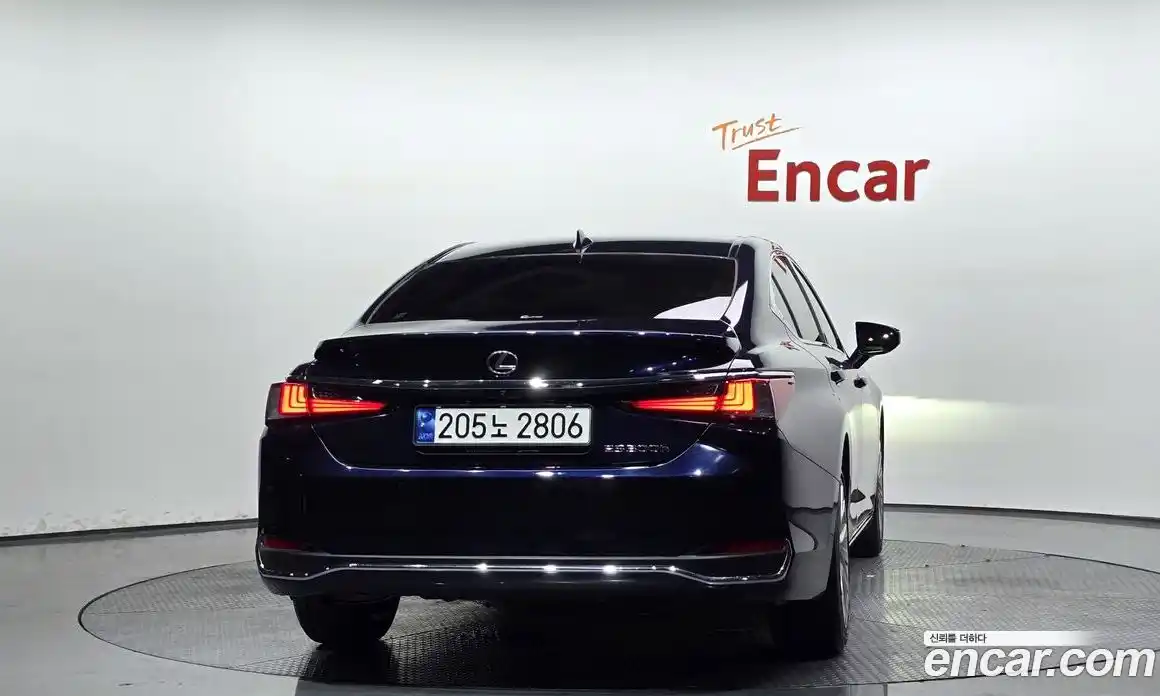 Lexus ES 2023 2.5 Автомат в Москве № 198716, фото 4