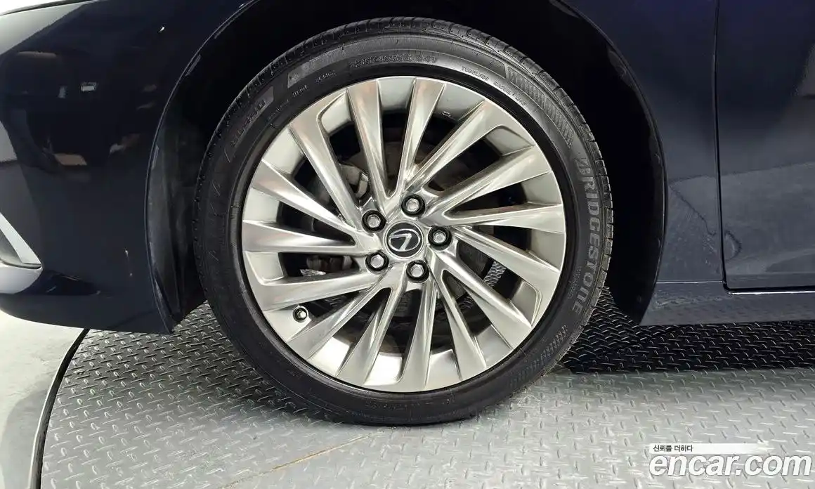 Lexus ES 2023 2.5 Автомат в Москве № 198716, фото 5