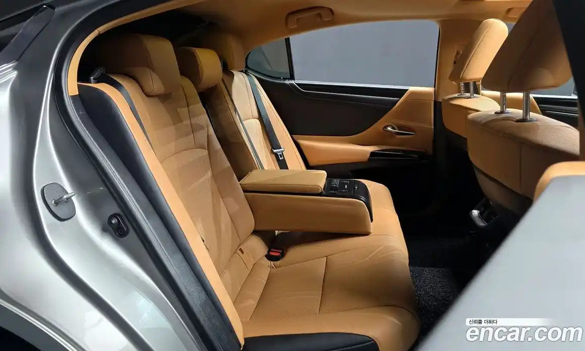 Lexus ES 2023 2.5 Автомат в Москве № 198780, фото 12