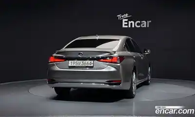 Lexus ES 2023 2.5 Автомат в Москве № 198780, миниатюра 4