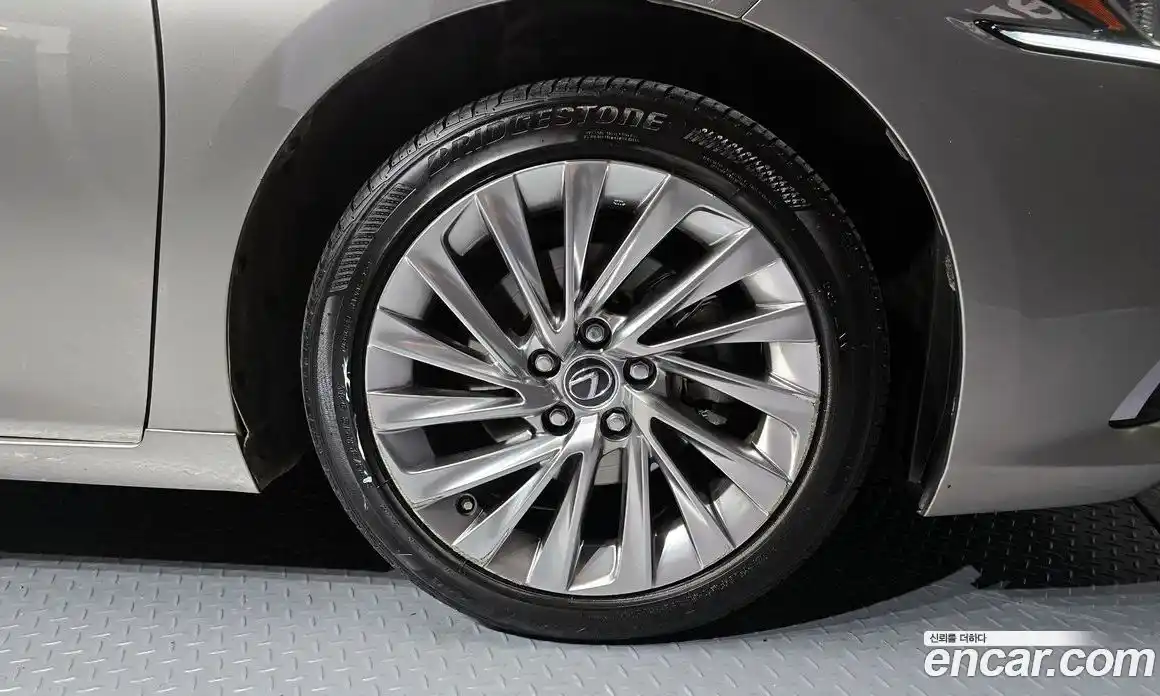 Lexus ES 2023 2.5 Автомат в Москве № 198780, фото 5