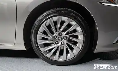 Lexus ES 2023 2.5 Автомат в Москве № 198780, миниатюра 5