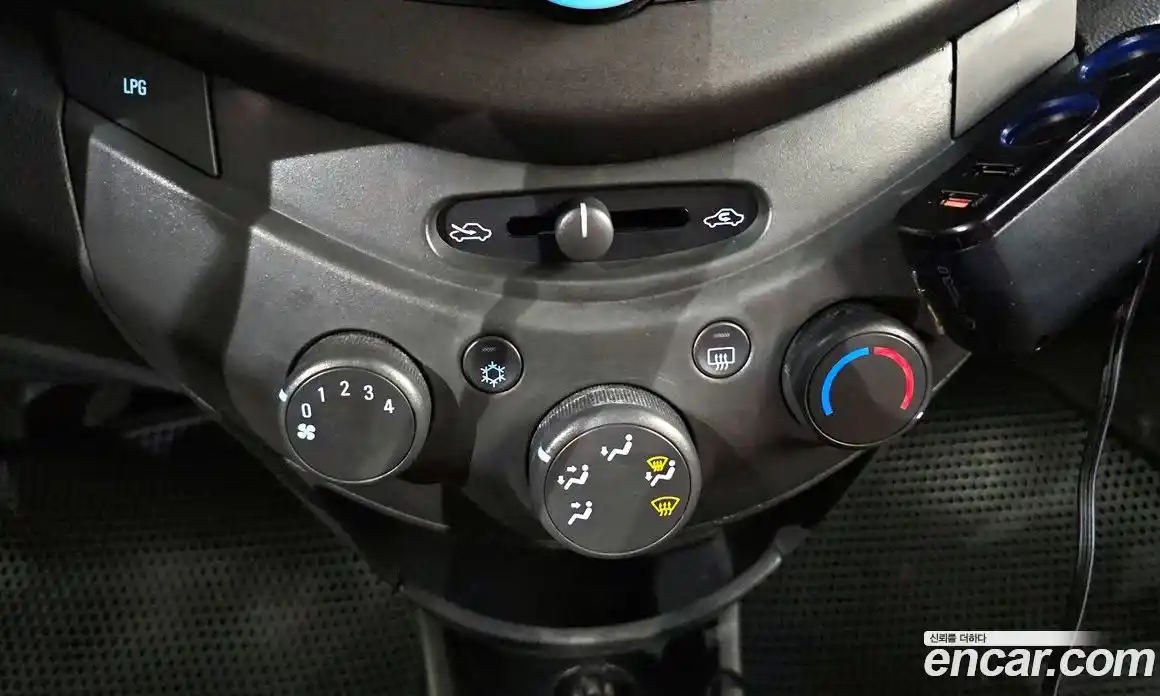 Chevrolet Spark 2012 1.0 Механическая в Москве № 103839, фото 19