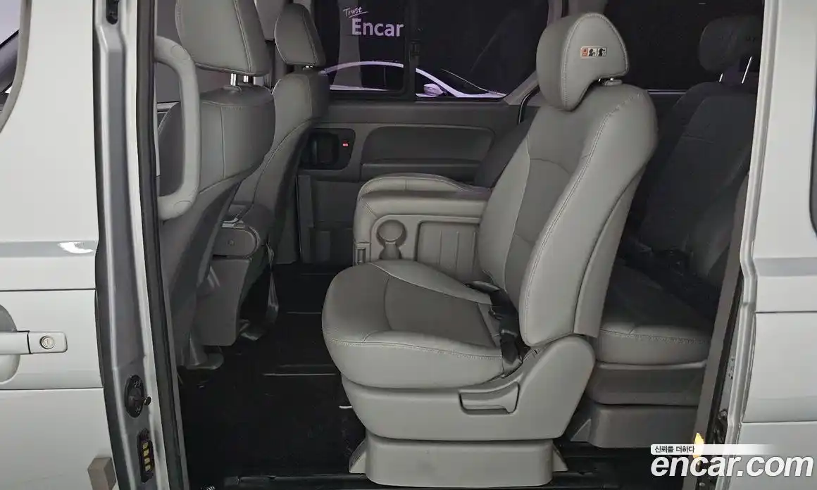 Hyundai Starex 2019 2.5 Автомат в Москве № 112130, фото 12