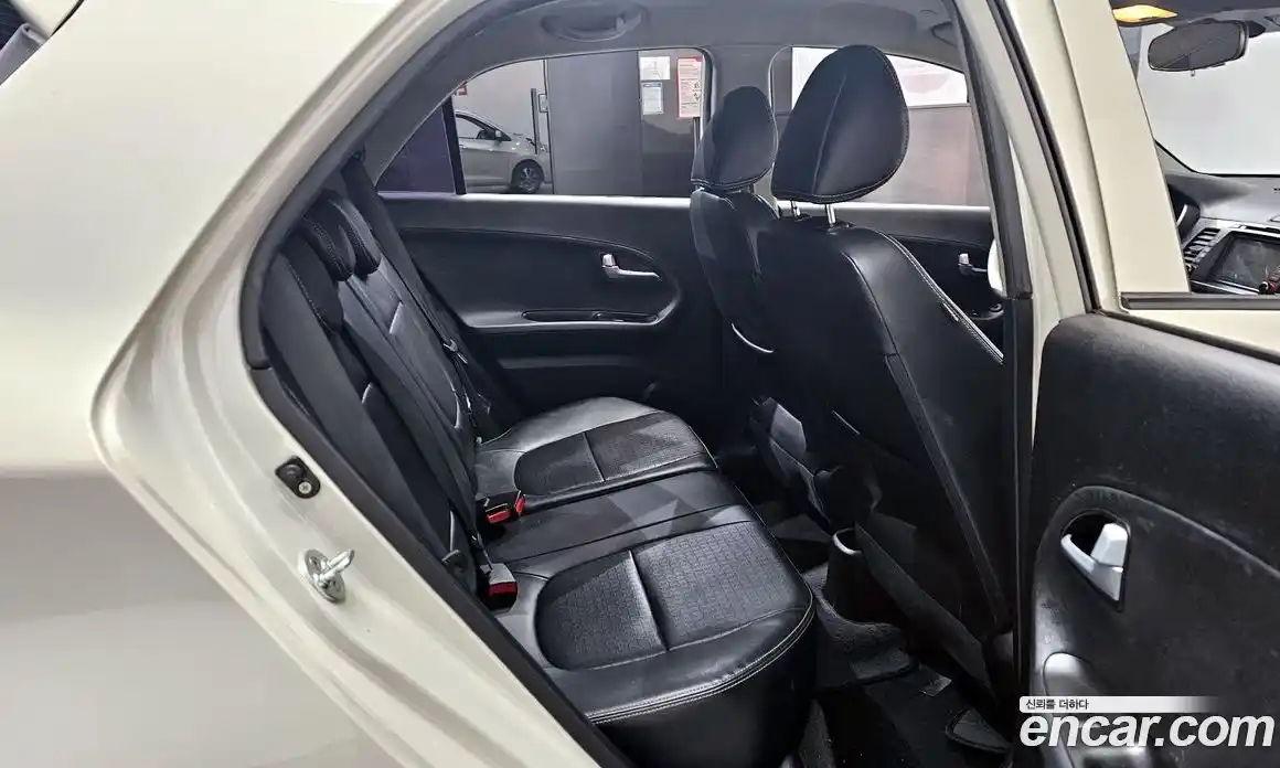 Kia Morning 2016 1.0 Автомат в Москве № 123848, фото 12