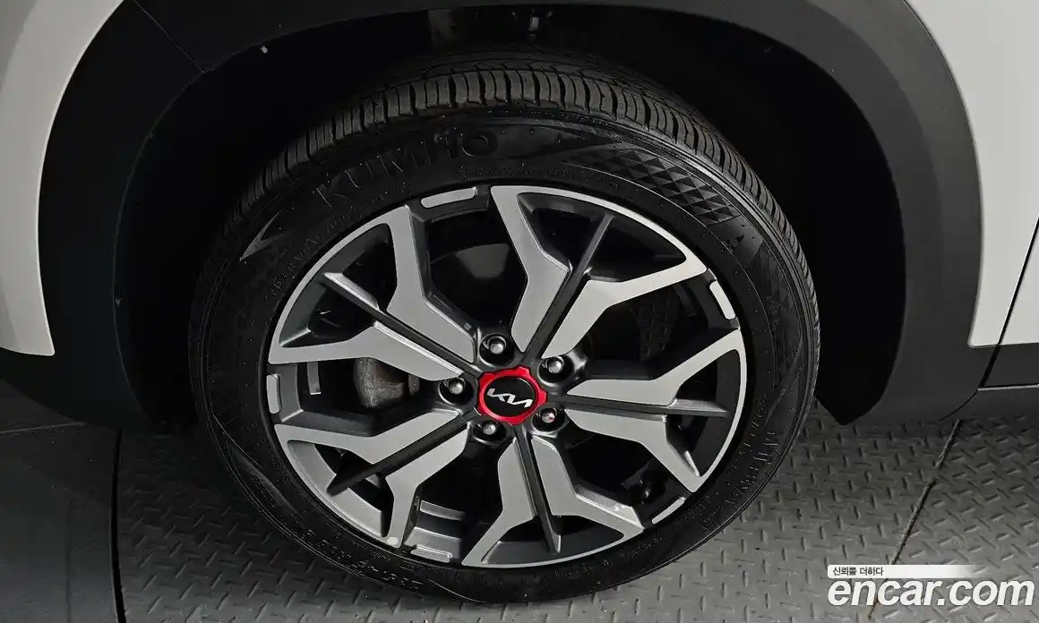 Kia Seltos 2023 1.6 Автомат в Москве № 124651, фото 5