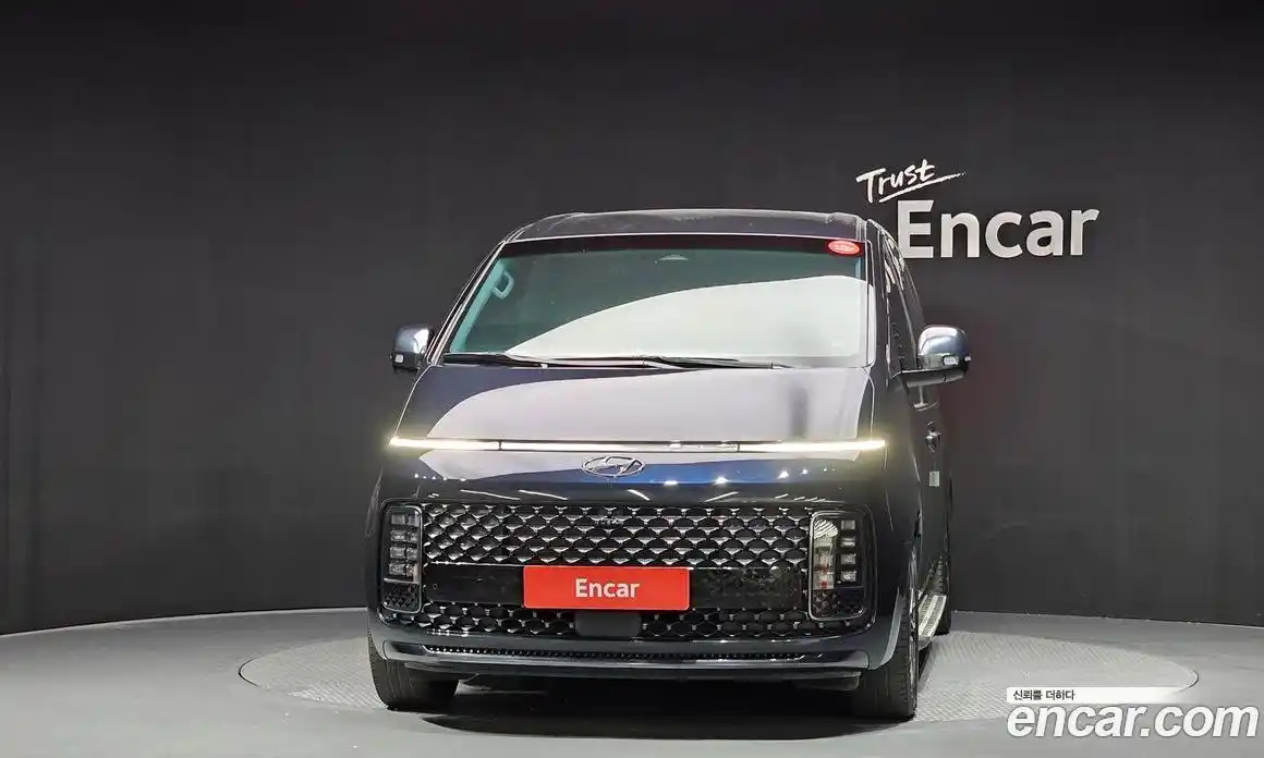 Hyundai Staria 2023 3.5 Автомат в Москве № 127256, фото 3