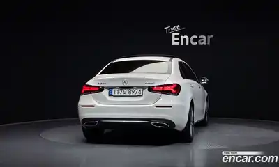 Mercedes-Benz A-Class 2021 2.0 Автомат в Москве № 142749, миниатюра 4