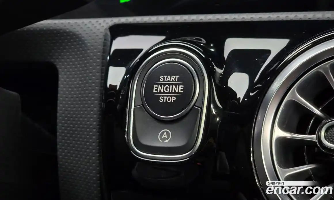 Mercedes-Benz A-Class 2021 2.0 Автомат в Москве № 142960, фото 14