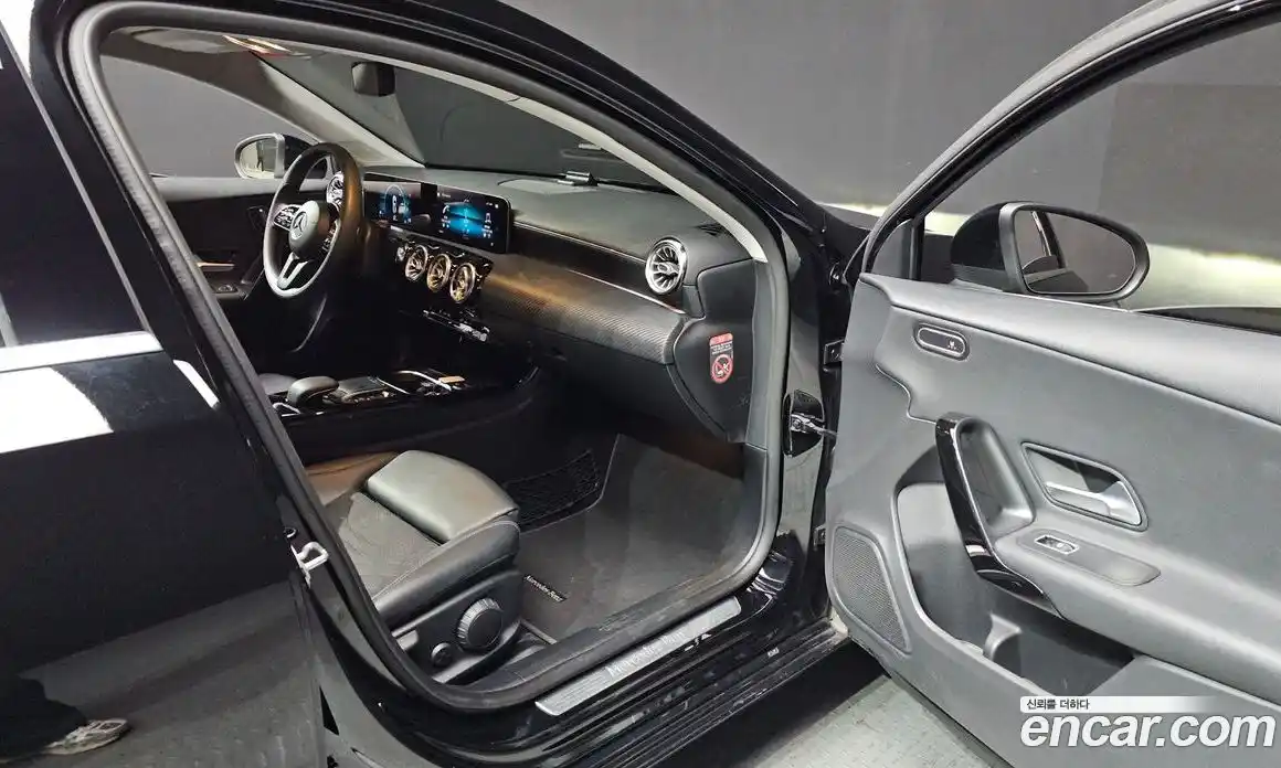 Mercedes-Benz A-Class 2020 2.0 Автомат в Москве № 143698, фото 11