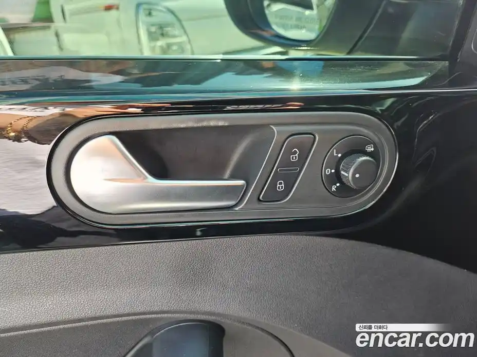 Volkswagen Beatle 2013 2.0 Автомат в Москве № 147051, фото 12