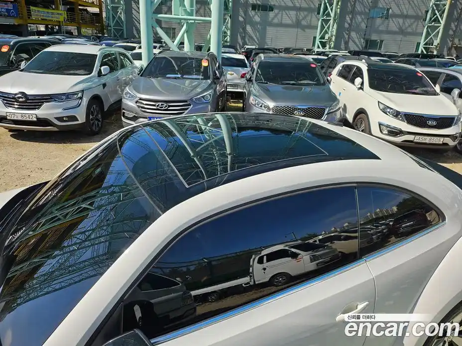 Volkswagen Beatle 2013 2.0 Автомат в Москве № 147051, фото 16