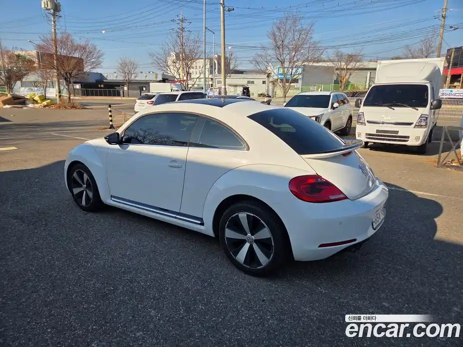 Volkswagen Beatle 2013 2.0 Автомат в Москве № 147051, фото 2