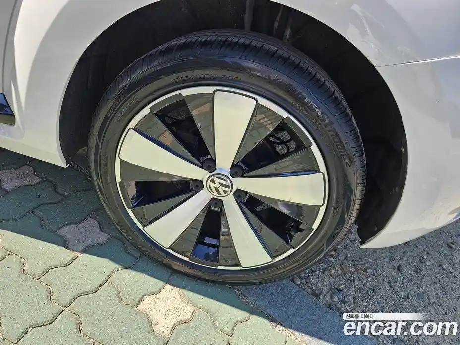 Volkswagen Beatle 2013 2.0 Автомат в Москве № 147051, фото 5