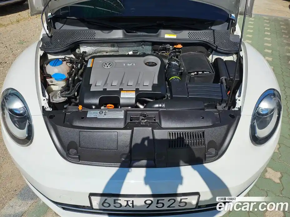 Volkswagen Beatle 2013 2.0 Автомат в Москве № 147051, фото 6