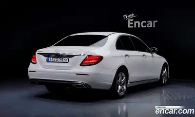 Mercedes-Benz E-Class 2018 1.9 Автомат в Москве № 157931, миниатюра 2