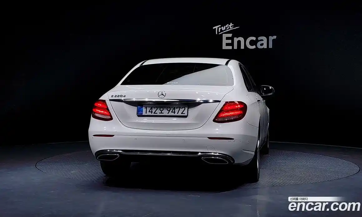 Mercedes-Benz E-Class 2018 1.9 Автомат в Москве № 157931, фото 4