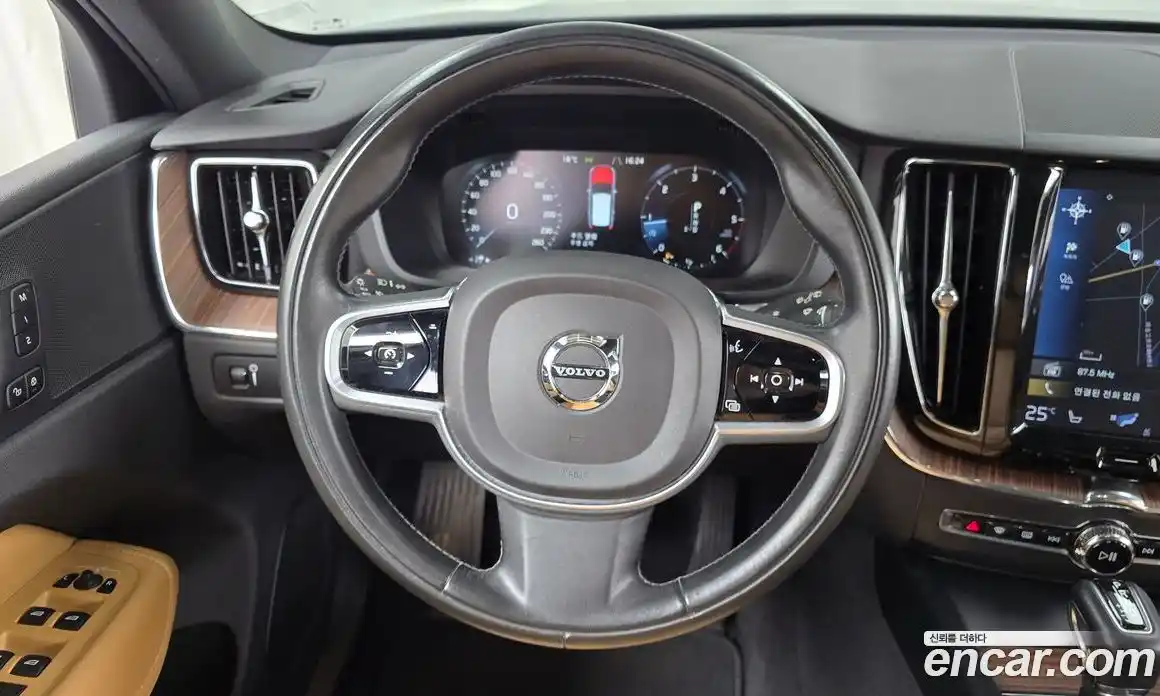 Volvo XC60 2019 2.0 Автомат в Москве № 164602, фото 13