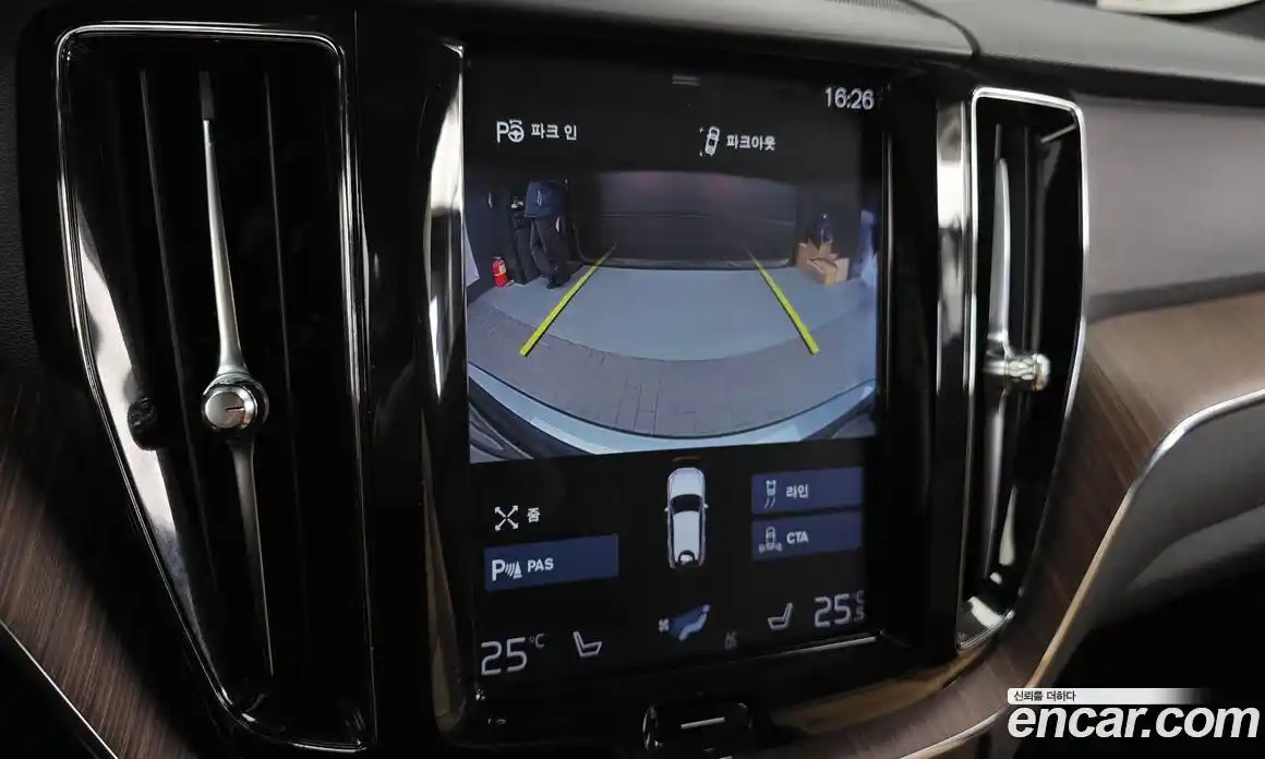 Volvo XC60 2019 2.0 Автомат в Москве № 164602, фото 15