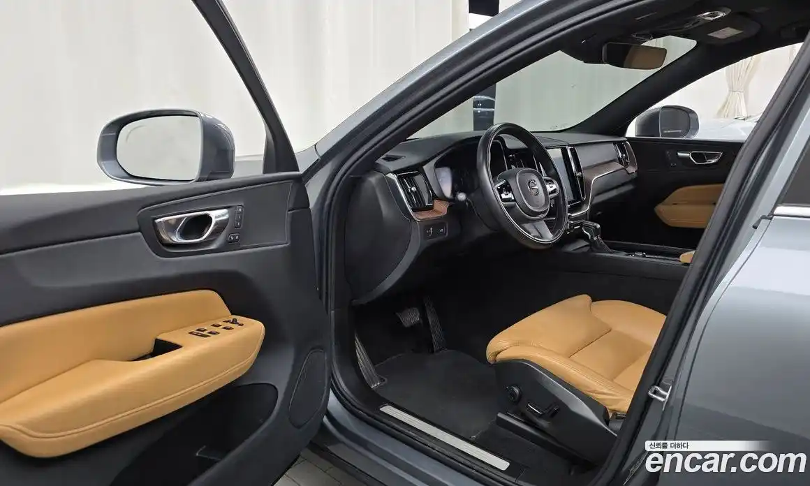 Volvo XC60 2019 2.0 Автомат в Москве № 164602, фото 10