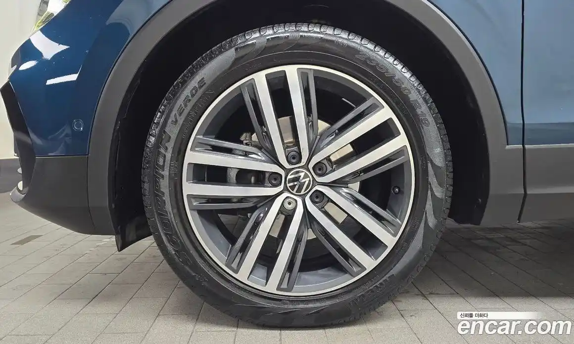 Volkswagen Tiguan 2022 2.0 Автомат в Москве № 168818, фото 5