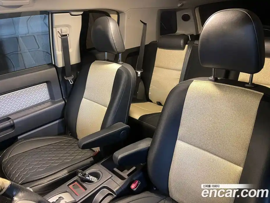 Toyota FJ Cruiser 2010 4.0 Автомат в Москве № 170357, фото 15