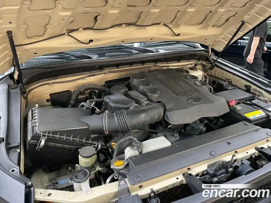 Toyota FJ Cruiser 2010 4.0 Автомат в Москве № 170357, фото 6