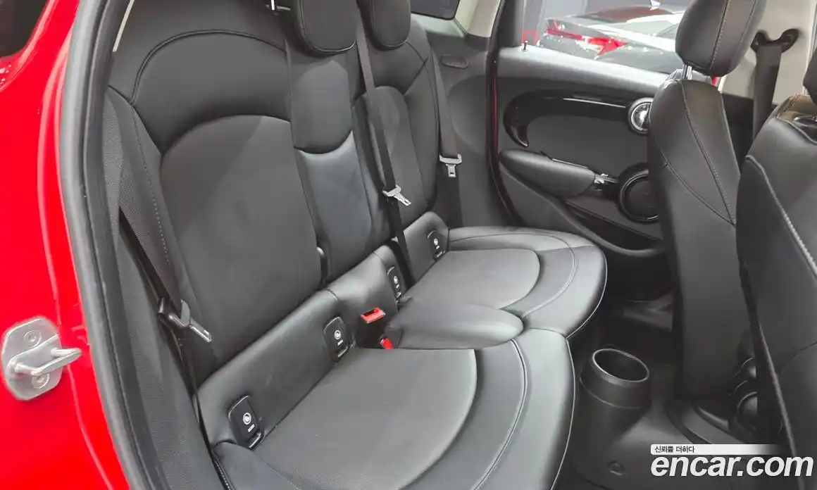 Mini Cooper 2018 1.5 Автомат в Москве № 198443, фото 12