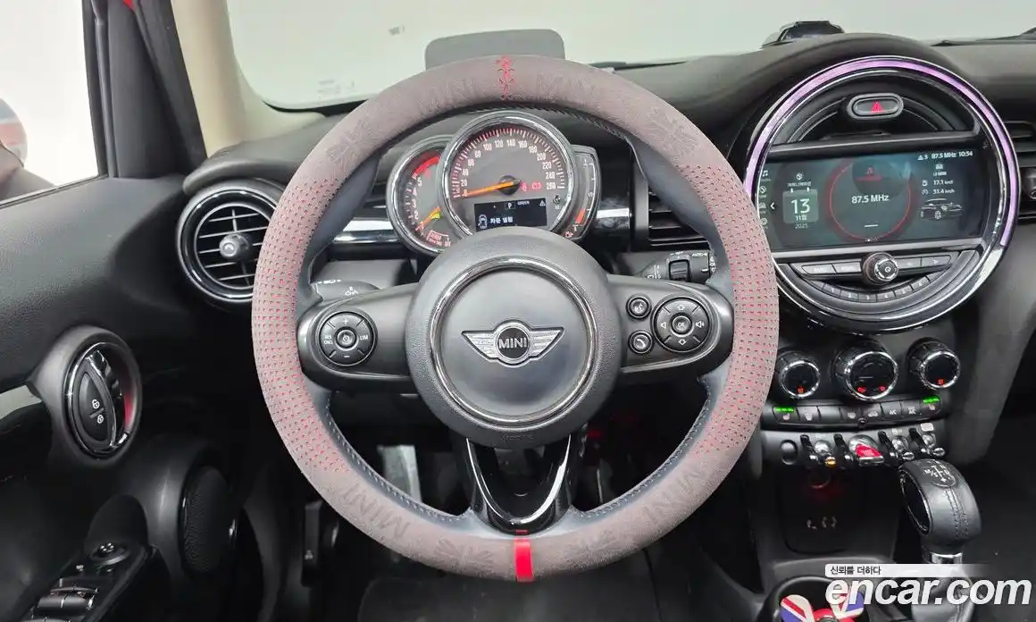 Mini Cooper 2018 1.5 Автомат в Москве № 198443, фото 13