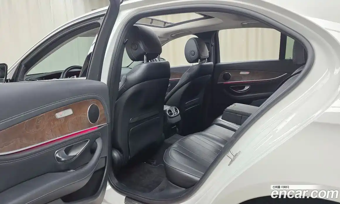 Mercedes-Benz E-Class 2017 2.0 Автомат в Москве № 212244, фото 17