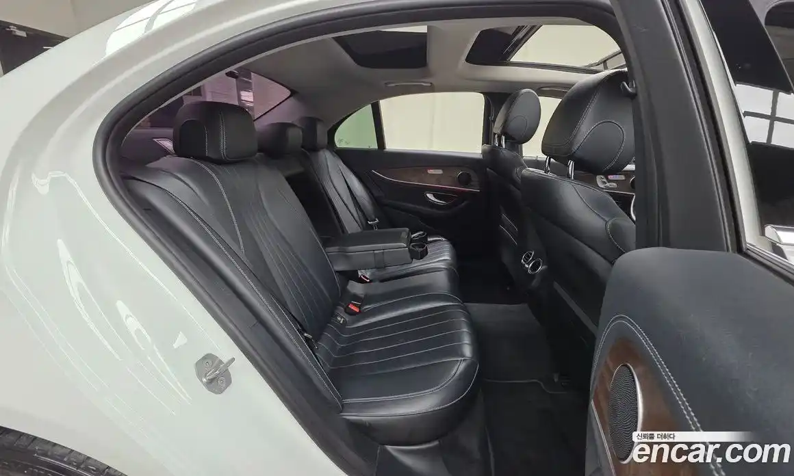 Mercedes-Benz E-Class 2017 2.0 Автомат в Москве № 212244, фото 19