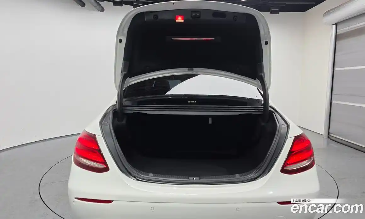 Mercedes-Benz E-Class 2017 1.9 Автомат в Москве № 212258, фото 20