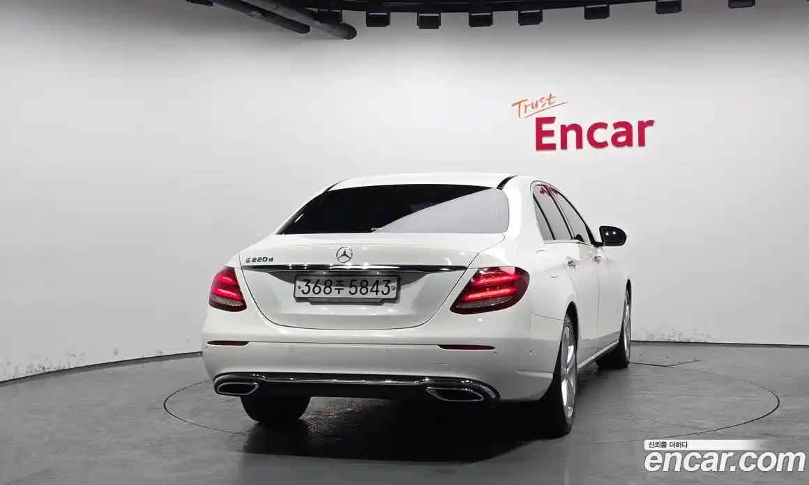Mercedes-Benz E-Class 2017 1.9 Автомат в Москве № 212258, фото 4