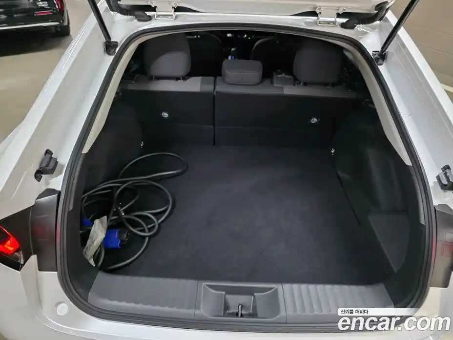 Toyota Prius 2024 2.0 Автомат в Москве № 215611, фото 18