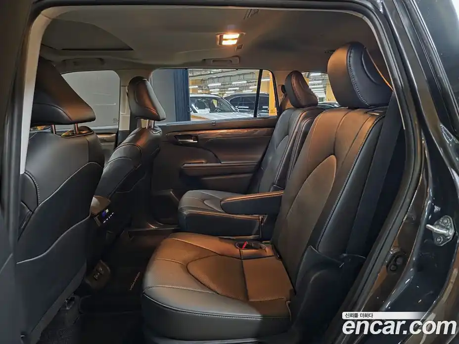 Toyota Highlander 2023 2.5 Автомат в Москве № 215616, фото 16