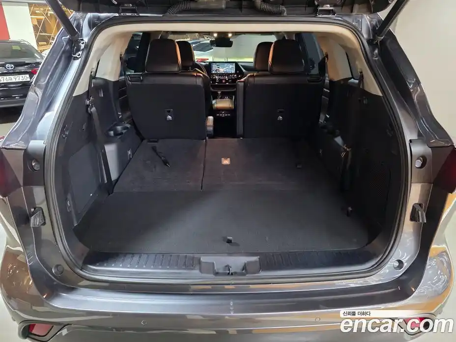 Toyota Highlander 2023 2.5 Автомат в Москве № 215616, фото 17