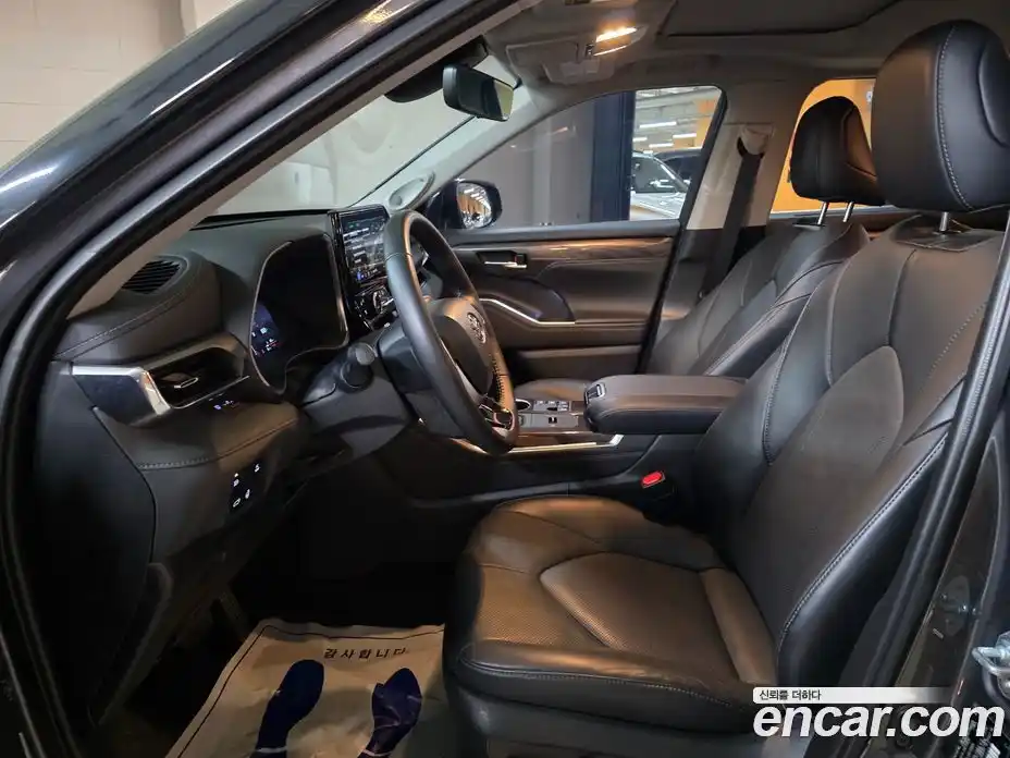 Toyota Highlander 2023 2.5 Автомат в Москве № 215616, фото 10