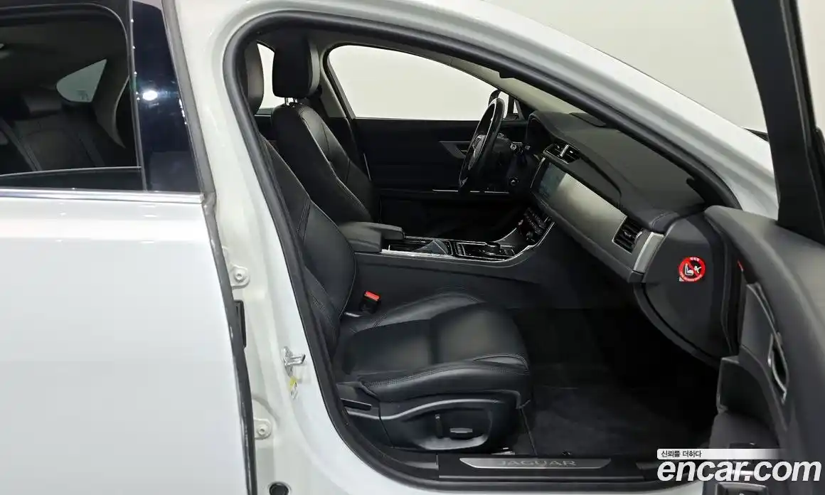 Jaguar XF 2017 2.0 Автомат в Москве № 262119, фото 11