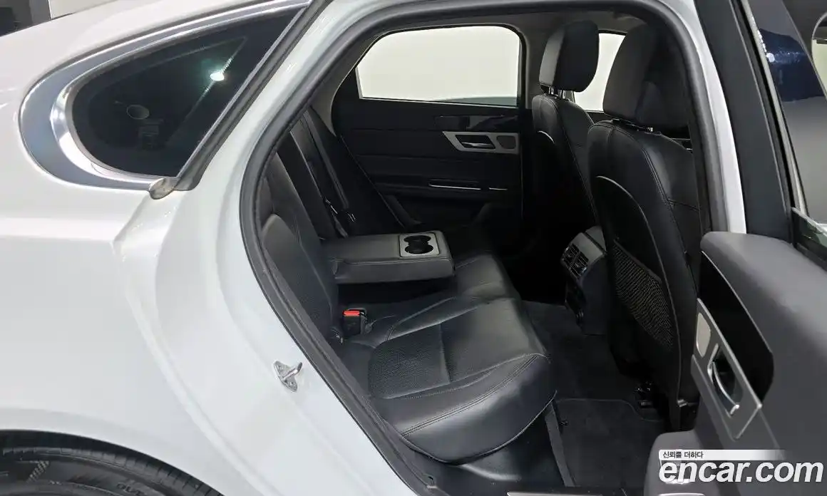 Jaguar XF 2017 2.0 Автомат в Москве № 262119, фото 12