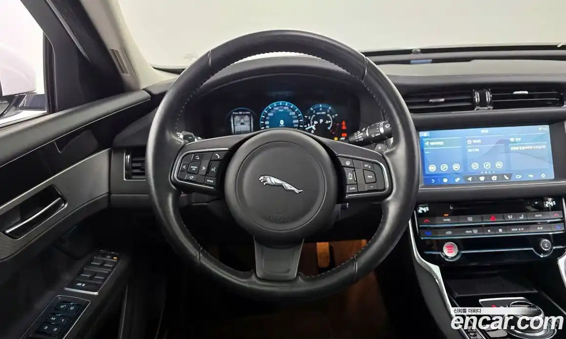 Jaguar XF 2017 2.0 Автомат в Москве № 262119, фото 13