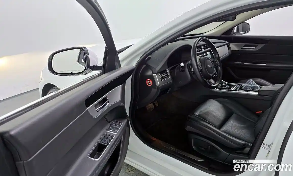 Jaguar XF 2017 2.0 Автомат в Москве № 262119, фото 10