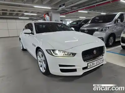 Jaguar XE, 2016