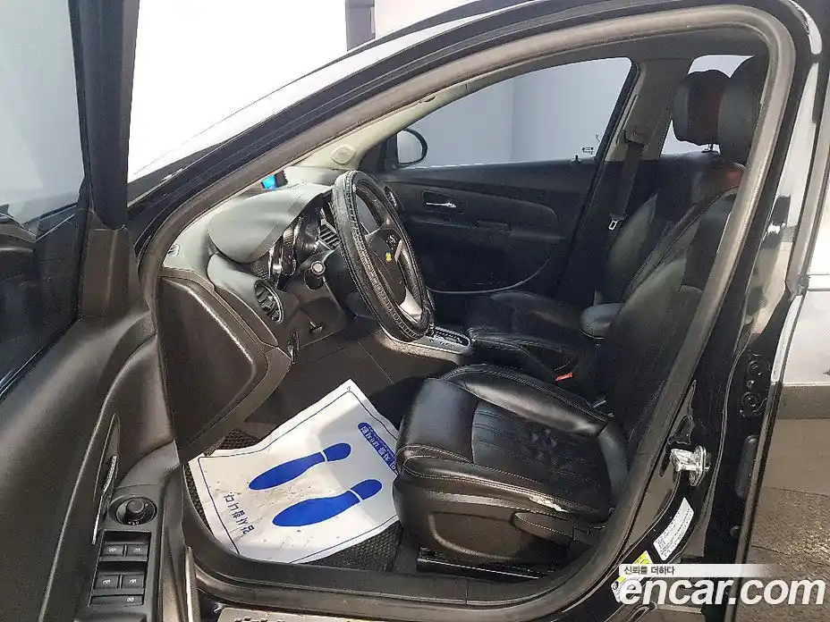 Chevrolet Cruze 2011 1.8 Автомат в Москве № 38659, фото 8