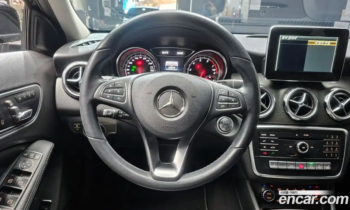 Mercedes-Benz GLA-Class 2019 2.0 Автомат в Москве № 391033, фото 14