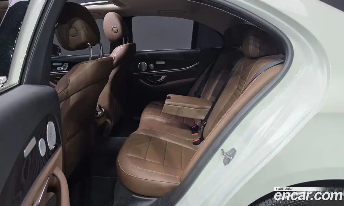 Mercedes-Benz E-Class 2018 2.0 Автомат в Москве № 468176, фото 12