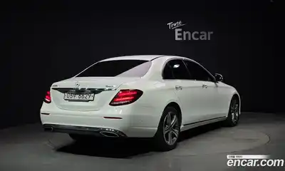 Mercedes-Benz E-Class 2018 2.0 Автомат в Москве № 468176, миниатюра 2