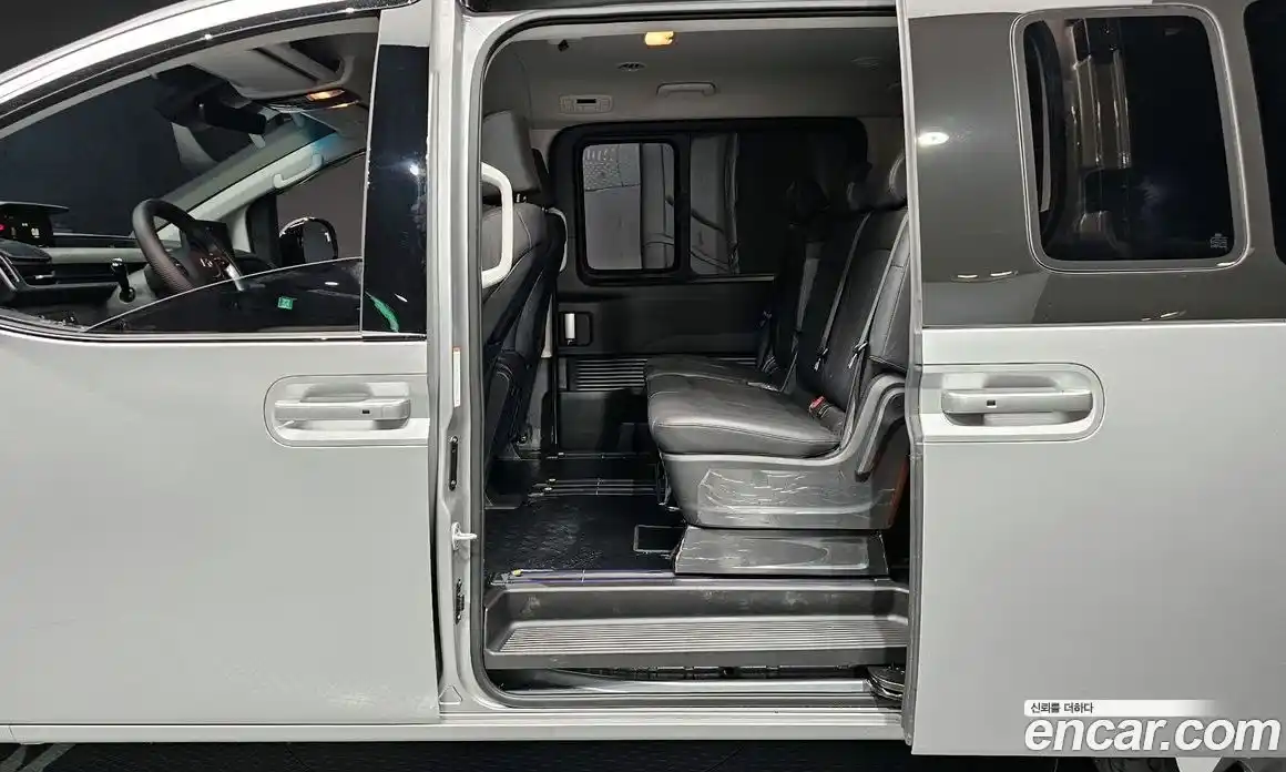 Hyundai Staria 2025 2.2 Автомат в Москве № 47554, фото 13