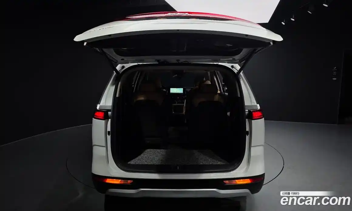 Kia Canival 2023 3.5 Автомат в Москве № 55815, фото 20